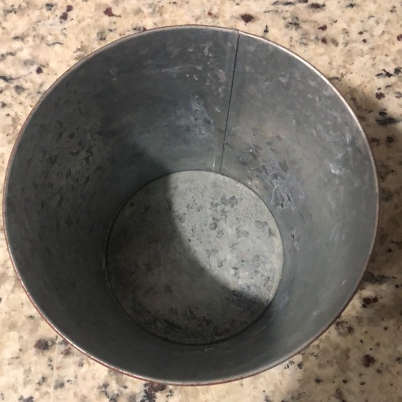 Farmhouse Galvanized Metal Farm Fresh Flowers And Garden Planter Pot Home Decor - Picture 4 of 9